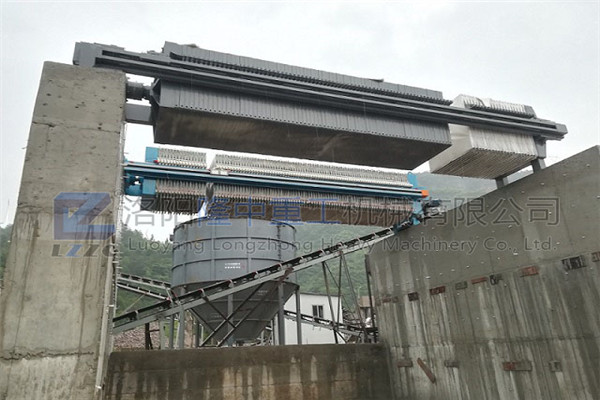 大型污泥壓濾機(jī)有哪些類型？污泥板框壓濾機(jī)閃耀市場