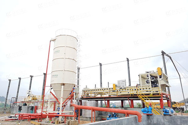 隔膜壓濾機(jī)穩(wěn)定性強(qiáng)，可以長時(shí)間保持良好的壓力過濾影響