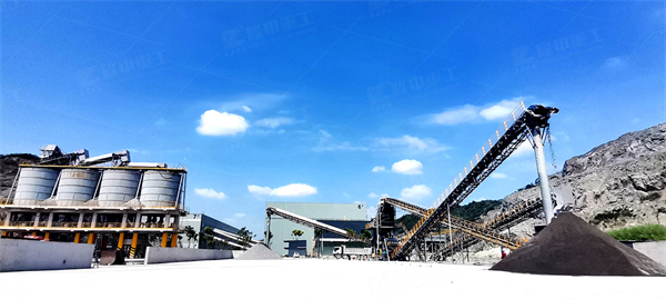 水洗砂生產(chǎn)線方案配置，要求兩月加工六萬(wàn)噸石料，石子沙子都要